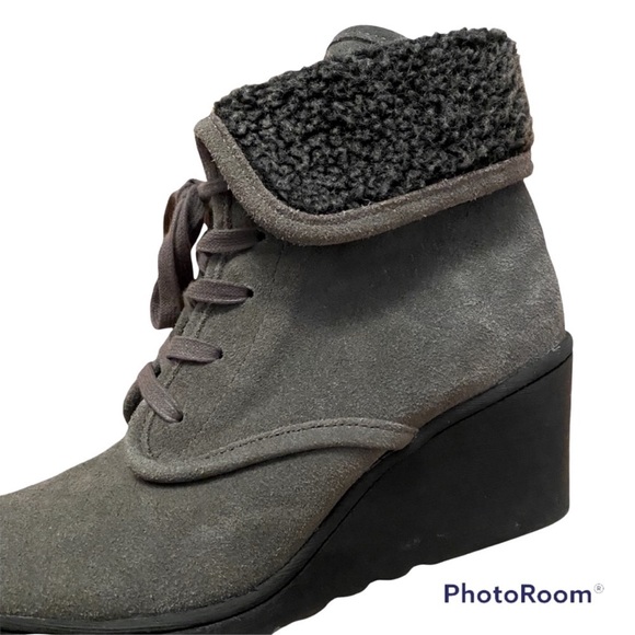 Charcoal Grey Suede Wedge ankle booties Size 8.5 - Picture 12 of 13